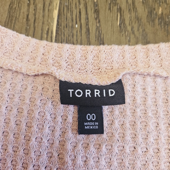 Torrid Waffle Knit Blouse Pink Ties Up In The Front Size 00. - Picture 5 of 12